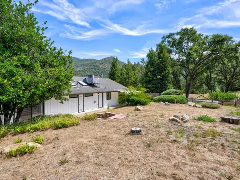 Exterior - 40446 Goldside Dr, Oakhurst, CA 93644 photo 13 of 14