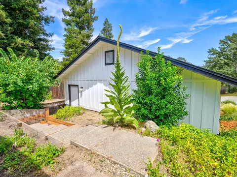 Exterior - 40446 Goldside Dr, Oakhurst, CA 93644 photo 6 of 14