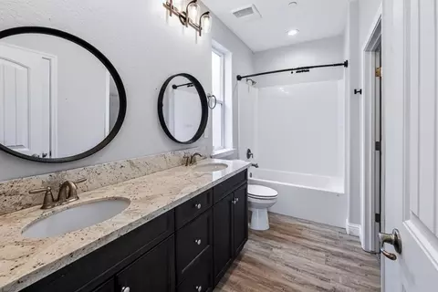 Bath - 1140 Wasatch Dr, Madera, CA 93638 photo 1 of 2