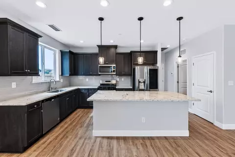 Kitchen - 1140 Wasatch Dr, Madera, CA 93638 photo 2 of 4