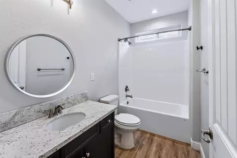 Bath - 1140 Wasatch Dr, Madera, CA 93638 photo 2 of 2