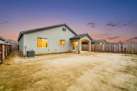 Exterior - 1140 Wasatch Dr, Madera, CA 93638 photo 3 of 3