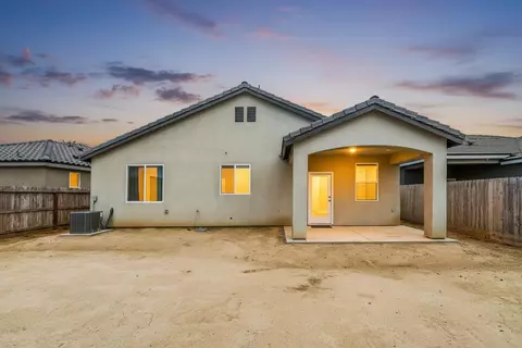 Exterior - 1140 Wasatch Dr, Madera, CA 93638 photo 2 of 3