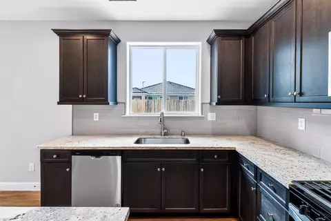 Kitchen - 1140 Wasatch Dr, Madera, CA 93638 photo 3 of 4
