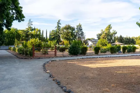 Exterior - 2830 Dunn Rd, Merced, CA 95340 photo 11 of 27