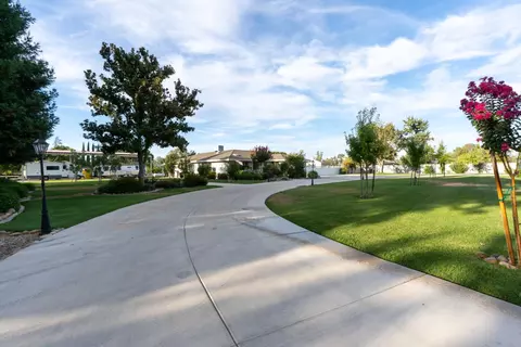 Exterior - 2830 Dunn Rd, Merced, CA 95340 photo 2 of 27