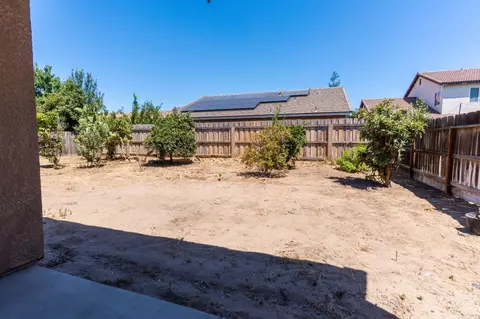 Exterior - 5145 E Benjamin Ave, Fresno, CA 93727 photo 9 of 9