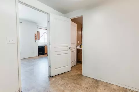 Entry Way - 5145 E Benjamin Ave, Fresno, CA 93727 photo 6 of 6