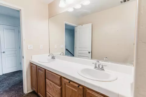 Entry Way - 5145 E Benjamin Ave, Fresno, CA 93727 photo 2 of 6