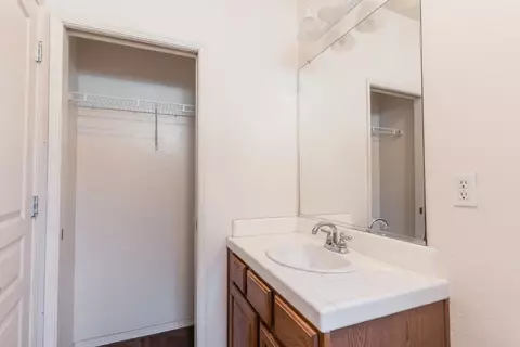 Bath - 5145 E Benjamin Ave, Fresno, CA 93727 photo 6 of 7