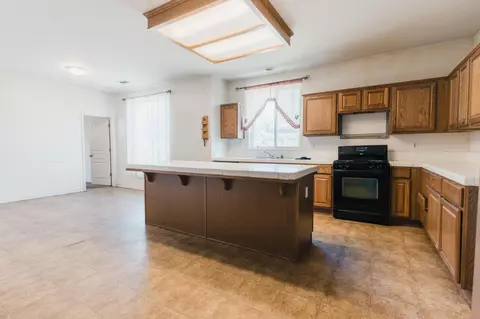 Kitchen - 5145 E Benjamin Ave, Fresno, CA 93727 photo 3 of 3