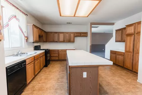 Kitchen - 5145 E Benjamin Ave, Fresno, CA 93727 photo 1 of 3