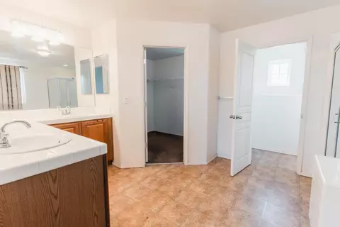 Entry Way - 5145 E Benjamin Ave, Fresno, CA 93727 photo 1 of 6