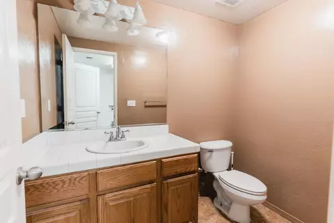 Bath - 5145 E Benjamin Ave, Fresno, CA 93727 photo 5 of 7