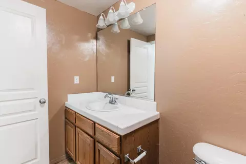 Bath - 5145 E Benjamin Ave, Fresno, CA 93727 photo 4 of 7
