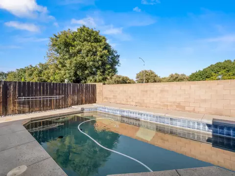 Exterior - 225 N Acacia Ave, Clovis, CA 93612 photo 3 of 9