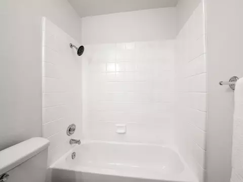 Bath - 225 N Acacia Ave, Clovis, CA 93612 photo 4 of 4