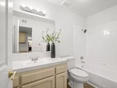 Bath - 225 N Acacia Ave, Clovis, CA 93612 photo 3 of 4