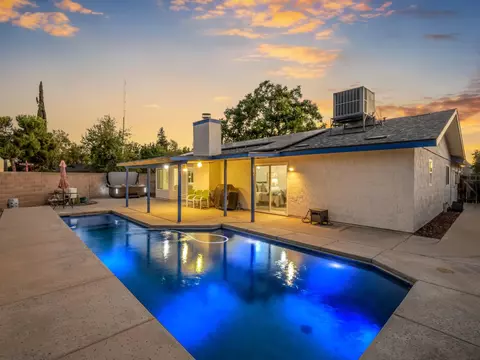 Exterior - 225 N Acacia Ave, Clovis, CA 93612 photo 8 of 9