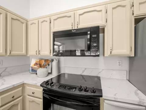 Kitchen - 225 N Acacia Ave, Clovis, CA 93612 photo 5 of 6