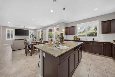 Kitchen - 3435 Bellaire Ave, Clovis, CA 93619 photo 4 of 6