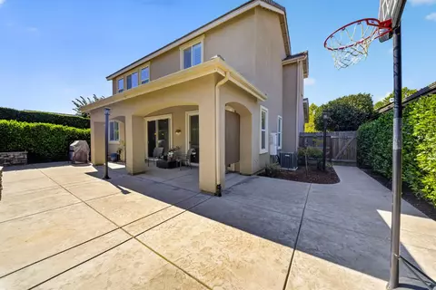 Exterior - 3435 Bellaire Ave, Clovis, CA 93619 photo 4 of 8