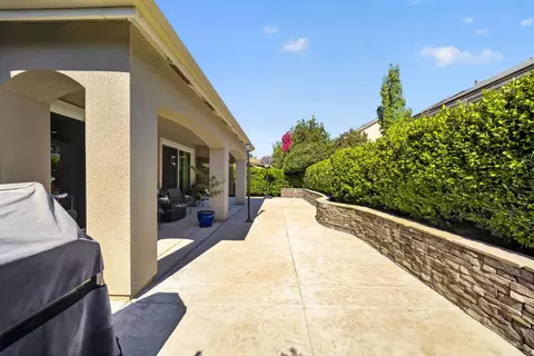 Exterior - 3435 Bellaire Ave, Clovis, CA 93619 photo 7 of 8