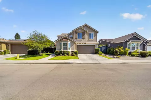 Exterior - 3435 Bellaire Ave, Clovis, CA 93619 photo 2 of 8