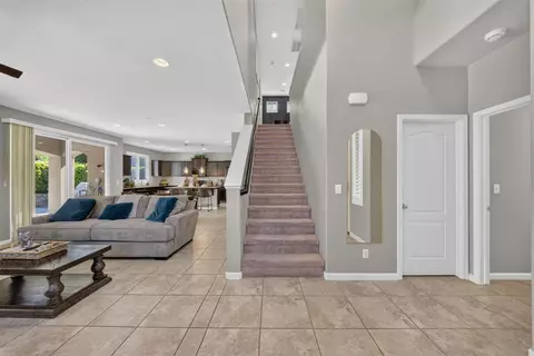 Entry Way - 3435 Bellaire Ave, Clovis, CA 93619 photo 5 of 8