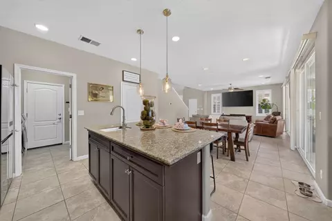 Entry Way - 3435 Bellaire Ave, Clovis, CA 93619 photo 2 of 8