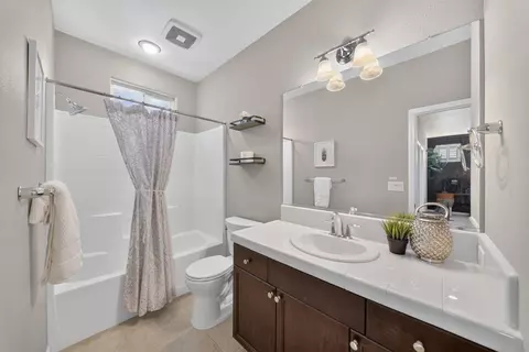 Bath - 3435 Bellaire Ave, Clovis, CA 93619 photo 6 of 6