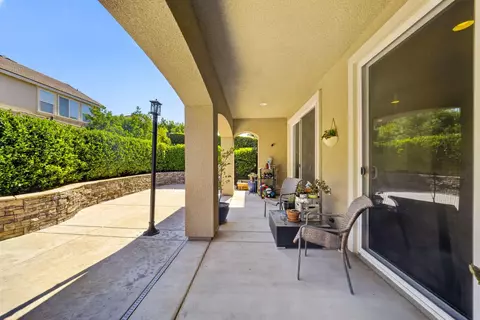 Exterior - 3435 Bellaire Ave, Clovis, CA 93619 photo 5 of 8