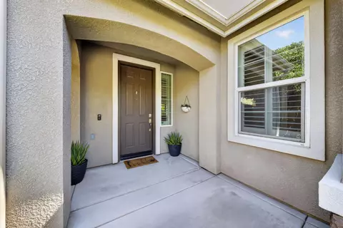 Exterior - 3435 Bellaire Ave, Clovis, CA 93619 photo 3 of 8
