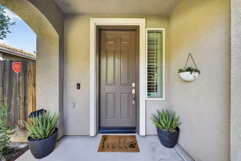 Entry Way - 3435 Bellaire Ave, Clovis, CA 93619 photo 1 of 8