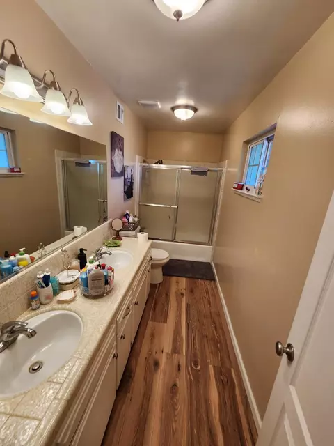 425 E Springfield Ave, Fresno, CA 93725 photo 4