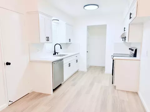 Kitchen - 1537 Gettysburg Ave, Clovis, CA 93611 photo 2 of 3