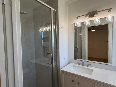 Bath - 1537 Gettysburg Ave, Clovis, CA 93611 photo 4 of 6
