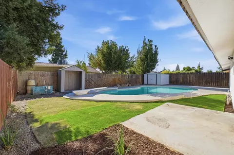 Exterior - 1064 Carey Ave, Clovis, CA 93611 photo 3 of 6