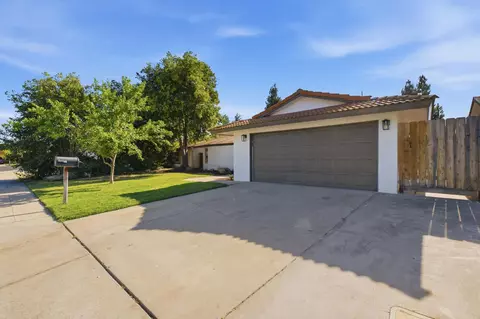 Exterior - 1064 Carey Ave, Clovis, CA 93611 photo 4 of 6