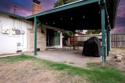 Exterior - 2404 Dewitt Ave, Clovis, CA 93612 photo 5 of 8