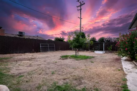 Exterior - 2404 Dewitt Ave, Clovis, CA 93612 photo 6 of 8