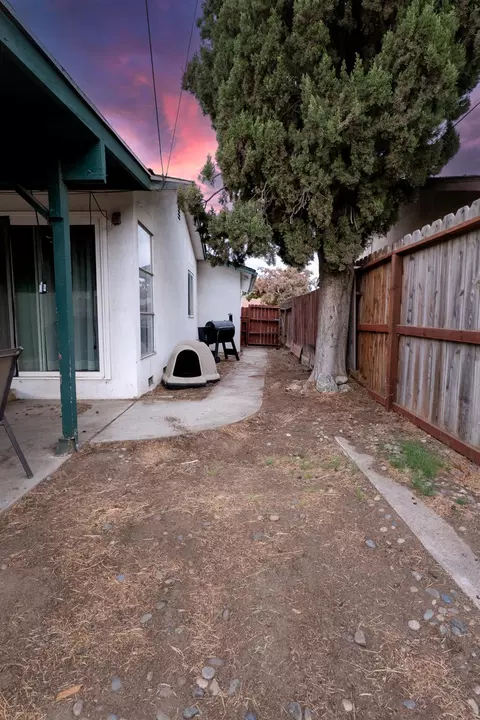 Exterior - 2404 Dewitt Ave, Clovis, CA 93612 photo 8 of 8