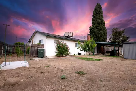 Exterior - 2404 Dewitt Ave, Clovis, CA 93612 photo 4 of 8
