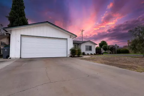 Exterior - 2404 Dewitt Ave, Clovis, CA 93612 photo 1 of 8