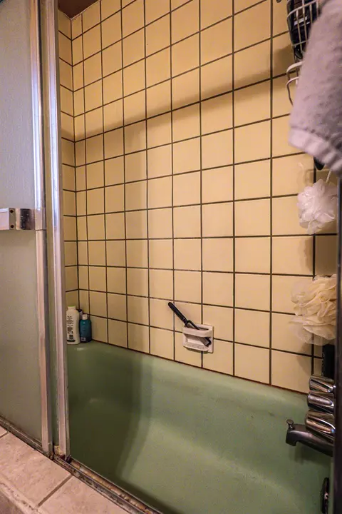 Bath - 2404 Dewitt Ave, Clovis, CA 93612 photo 3 of 5