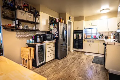 Kitchen - 2404 Dewitt Ave, Clovis, CA 93612 photo 3 of 4