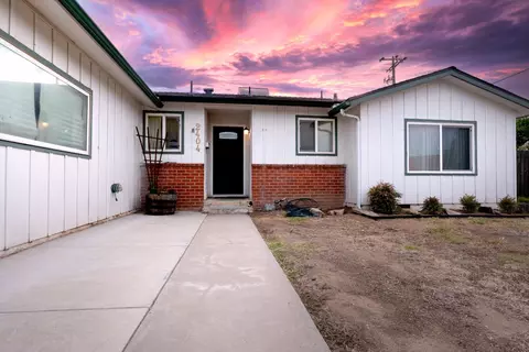 Exterior - 2404 Dewitt Ave, Clovis, CA 93612 photo 3 of 8