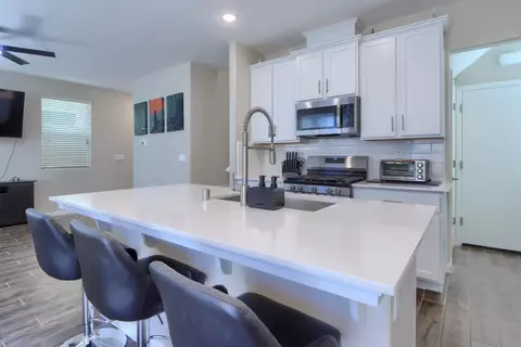 Kitchen - 1108 W Encore Way W, Madera, CA 93636 photo 5 of 6