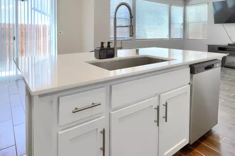 Kitchen - 1108 W Encore Way W, Madera, CA 93636 photo 6 of 6