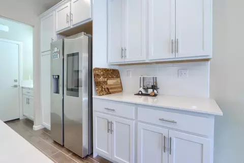 Kitchen - 1108 W Encore Way W, Madera, CA 93636 photo 2 of 6